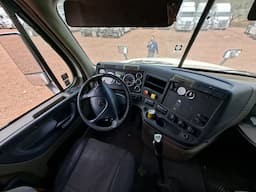 FREIGHTLINER Cascadia — foto 6