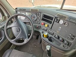 FREIGHTLINER Cascadia — foto 9