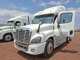 FREIGHTLINER Cascadia — foto 2