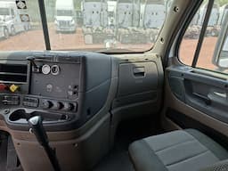 FREIGHTLINER Cascadia — foto 10
