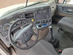 FREIGHTLINER Cascadia — foto 9