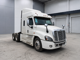 FREIGHTLINER Cascadia — foto 1