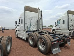 FREIGHTLINER Cascadia — foto 7