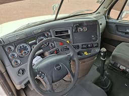 FREIGHTLINER Cascadia — foto 8
