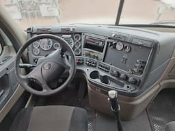 FREIGHTLINER Cascadia — foto 7