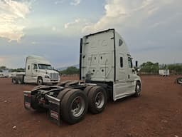 FREIGHTLINER Cascadia — foto 4