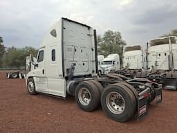FREIGHTLINER Cascadia — foto 2