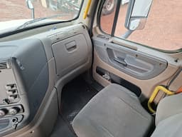 FREIGHTLINER Cascadia — foto 11