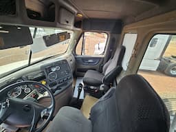 FREIGHTLINER Cascadia — foto 8