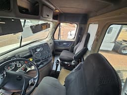 FREIGHTLINER Cascadia — foto 9