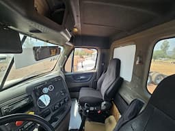 FREIGHTLINER Cascadia — foto 4