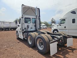 FREIGHTLINER Cascadia — foto 2