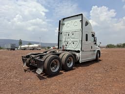 FREIGHTLINER Cascadia — foto 3