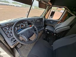 FREIGHTLINER Cascadia — foto 8