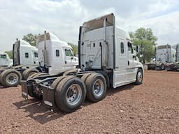 FREIGHTLINER Cascadia — foto 4