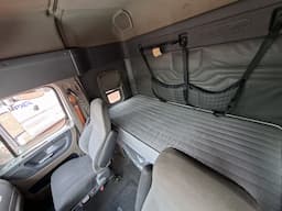 FREIGHTLINER Cascadia — foto 9