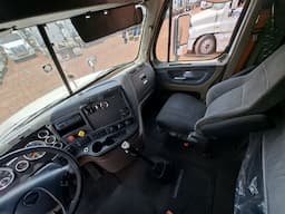 FREIGHTLINER Cascadia — foto 11