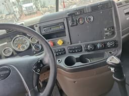 FREIGHTLINER Cascadia — foto 12