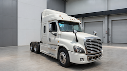 FREIGHTLINER Cascadia — foto 1