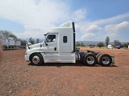 FREIGHTLINER Cascadia — foto 2