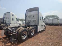FREIGHTLINER Cascadia — foto 4