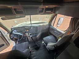 FREIGHTLINER Cascadia — foto 12
