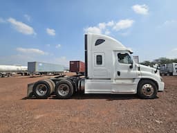 FREIGHTLINER Cascadia — foto 6