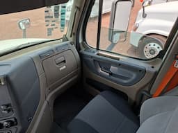 FREIGHTLINER Cascadia — foto 9