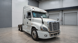 FREIGHTLINER Cascadia — foto 1