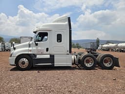 FREIGHTLINER Cascadia — foto 15
