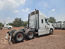 FREIGHTLINER Cascadia — foto 3