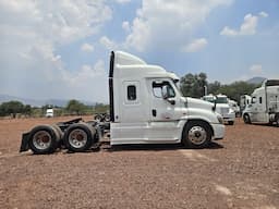 FREIGHTLINER Cascadia — foto 2