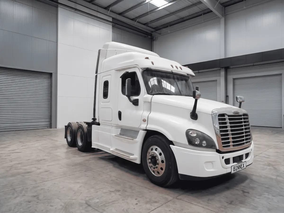 FREIGHTLINER Cascadia 2017 — Vehículo comercial seminuevo certificado
